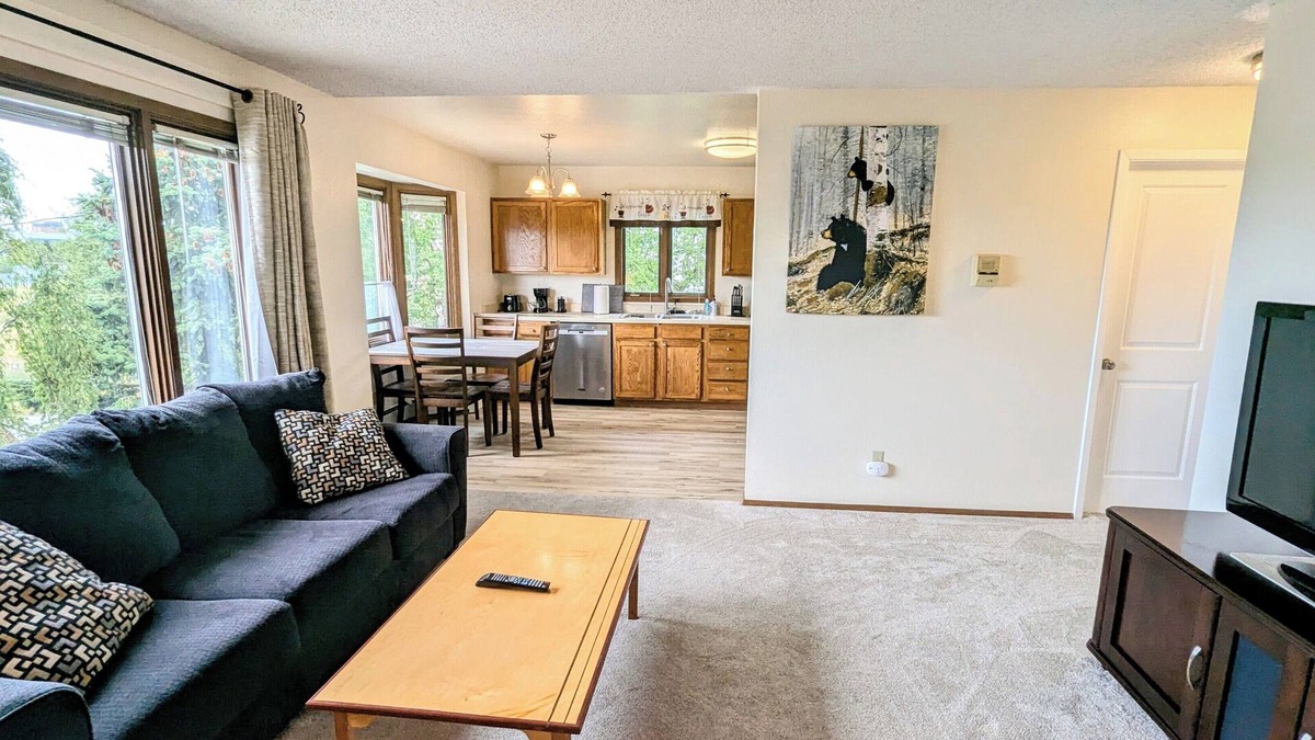 Downtown Anchorage Apartment | Spacious 2-bedroom Apartment in the Heart of Anchorage w/King bed!