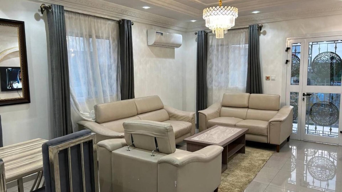 Douala Apartment | Spacious 2-bedroom apartment with fitness room, WiFi in welcoming Douala
