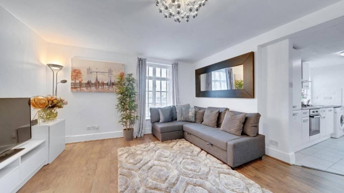 West Ham Apartment | Spacious 2 Bedroom Apartment Near London Excel & Canary Wharf with Free Parking