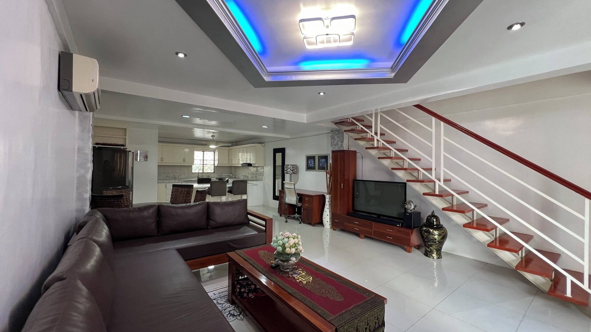 Malabanias Condo | Spacious 2-bedroom condo with AC in Angeles near walking street
