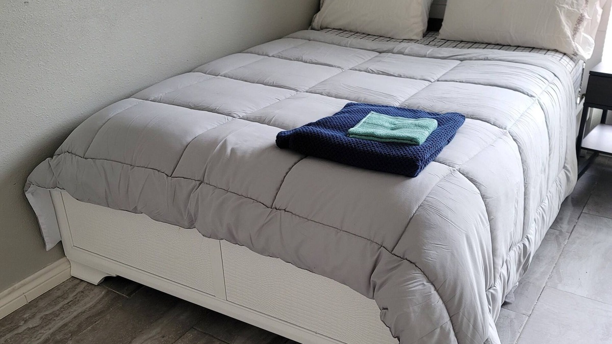 Houston House | Spacious 2-bedroom house with WiFi and AC in awesome Houston. A Home for You!