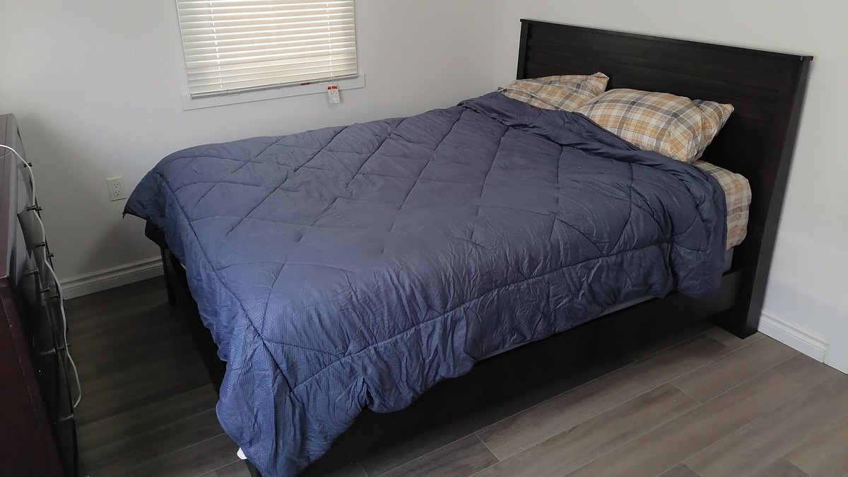 Radisson Heights - Albert Park House | Spacious 2 bedroom main floor guest suite, close drive to downtown