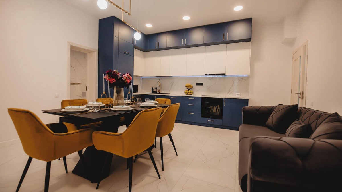 Old Town Apartment | Spacious 2-bedroom apartment with WiFi, AC in cool Cluj-Napoca