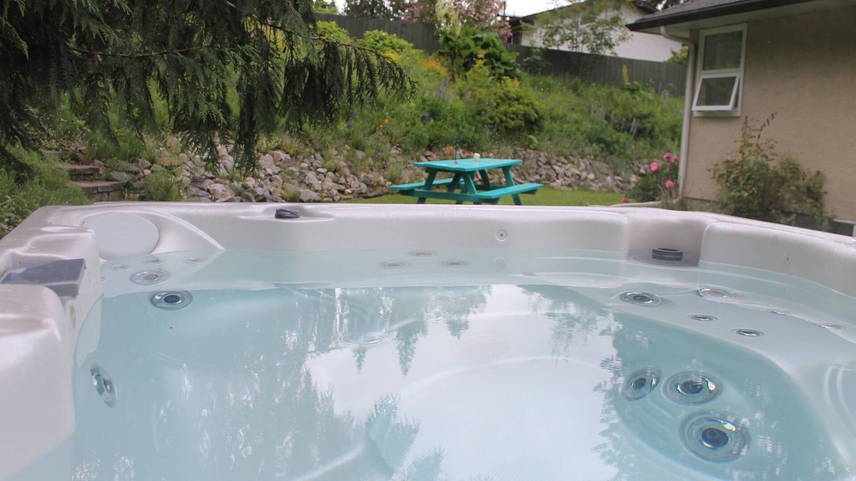 Revelstoke House | Spacious 2 Bedroom Suite 2 Minutes From Ski Hill - Now with Hot Tub!