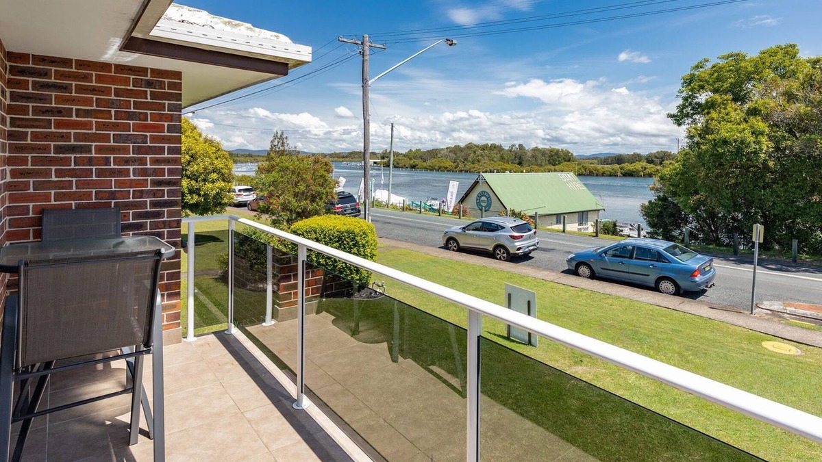 Forster Apartment | Spacious 2 Bedroom unit on the edge of Wallis Lake.