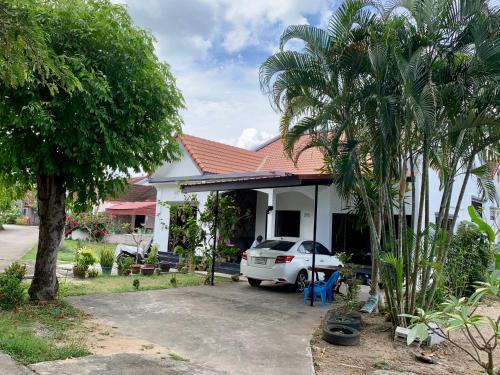 Thong Chai House | Spacious 2-bedroom villa near beach