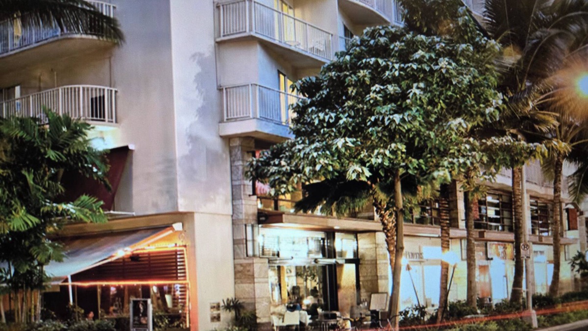 Honolulu Resort | Spacious 2-BR/2-bath suite with full kitchen & living room, minutes from beach
