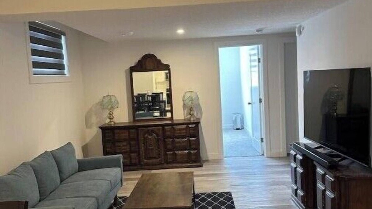 Calgary Apartment | Spacious 2 BR and Kitchen Bsmt Apartment near Airport