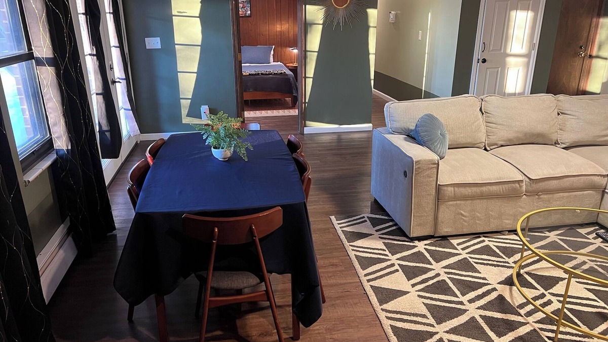 Sable Altura Chambers House | Spacious, 2 BR, Aurora guest suite with Rocky Mountain views.