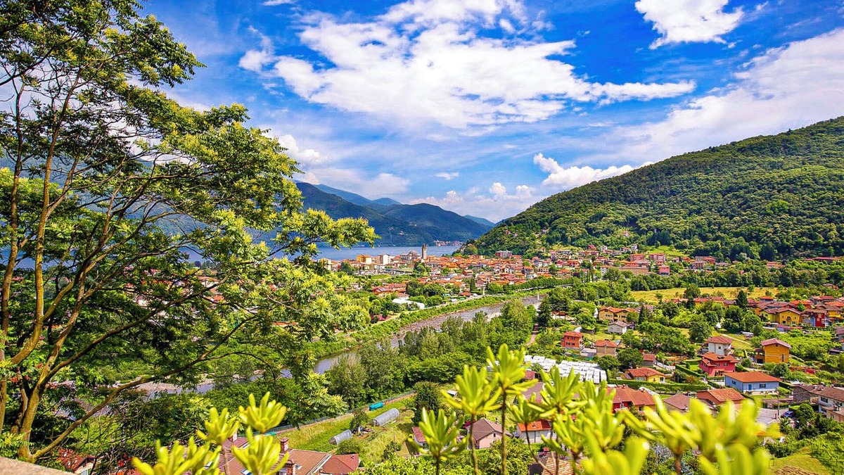 Cannobio Apartment | Spacious 2-room apartment with sun balcony and panoramic lake view