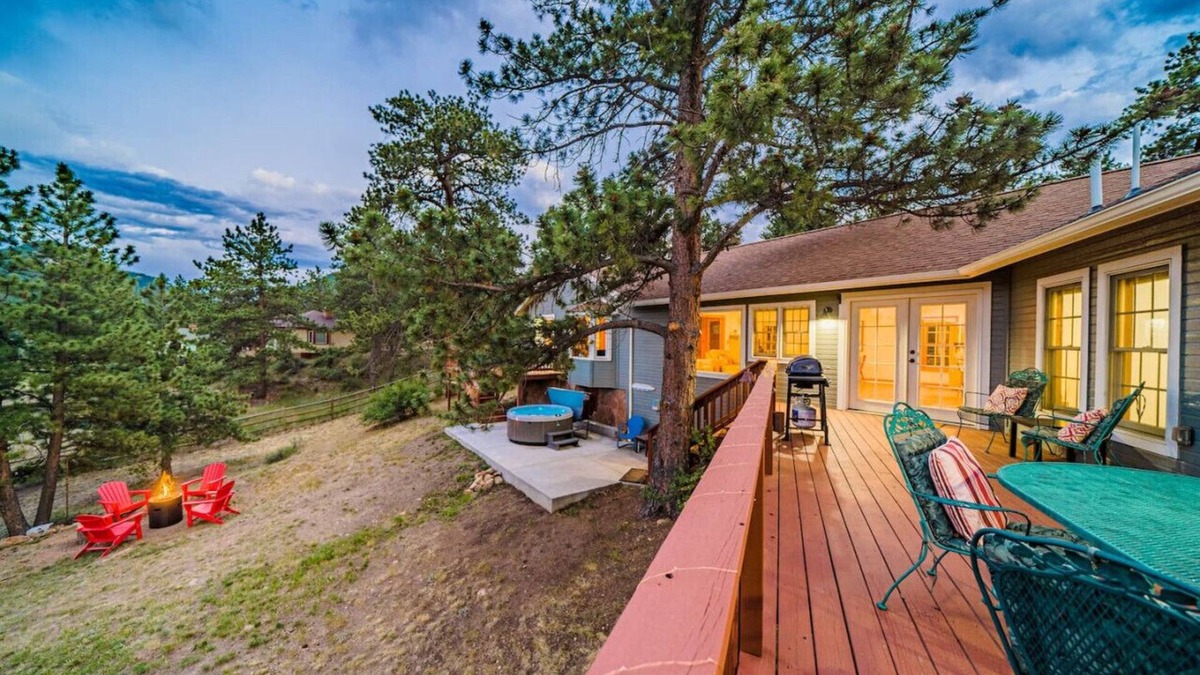 Estes Park Apartment | Spacious,2 story,3BR near lake w/hot tub, views, deck, fire pit