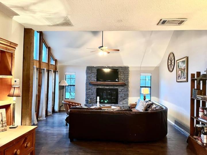 Cedar Creek House | Spacious 2 Story Rustic Retreat