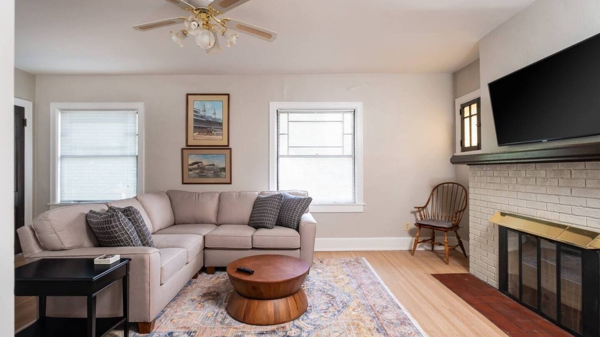Highlands Douglass Apartment | Spacious 2B/1BA in Buzzing Louisville Neighborhood