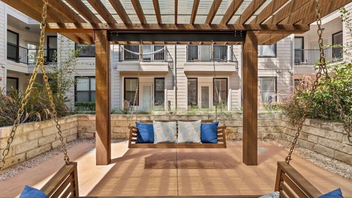 St. Edwards Apartment | Spacious 2B2B on South Congress, Pool & Gym
