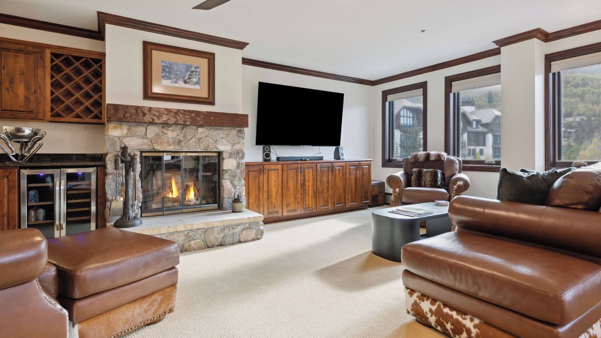 Beaver Creek Condo | Spacious 2BD + Den, Ski In OutnIn the Heart of Beaver Creek VillagenPool jacuzzi