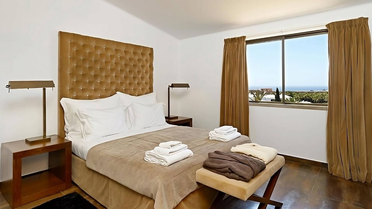Albufeira Hotel | Spacious 2BR Apartment with Private Balcony & Kitchen! Pools, Beach Access!
