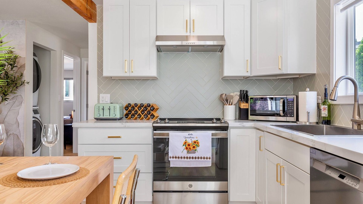 Ballard Apartment | Spacious 2BR Ballard Retreat w/AC and Fenced Yard