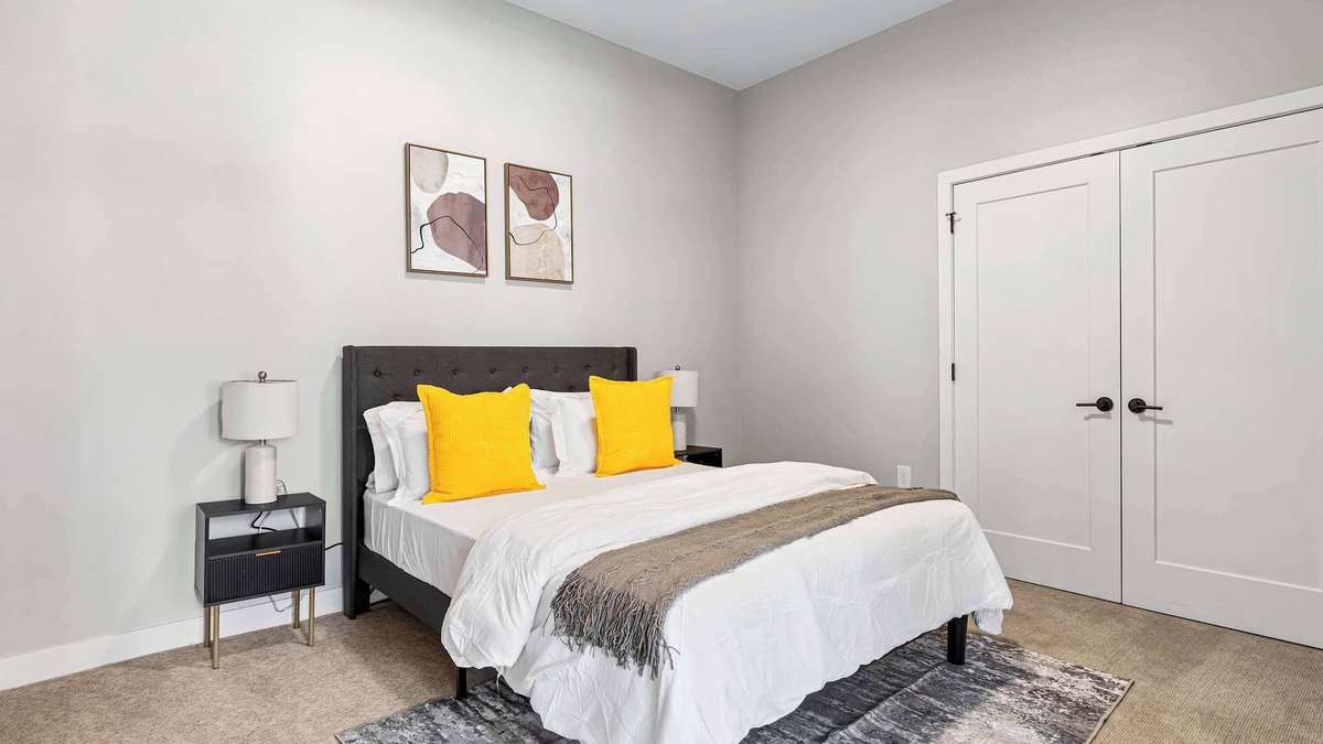 Downtown Cincinnati Apartment | Spacious 2BR CozySuites | OTR Downtown #07