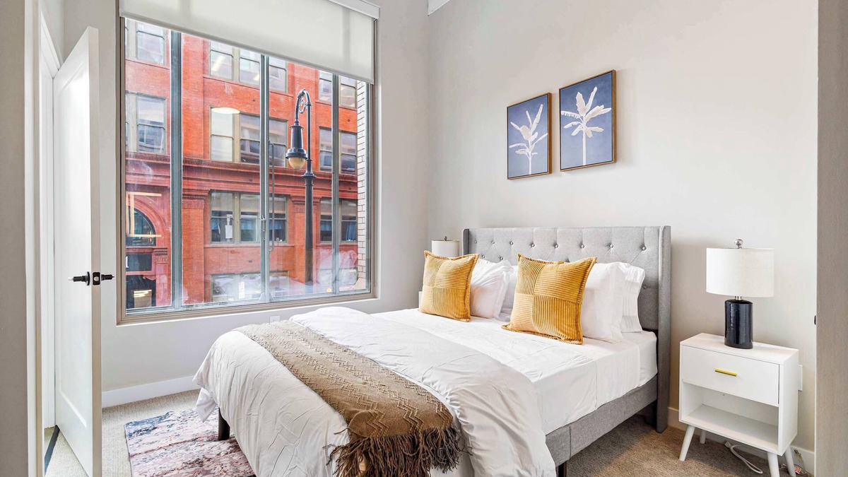Downtown Cincinnati Apartment | Spacious 2BR CozySuites | OTR Downtown #08