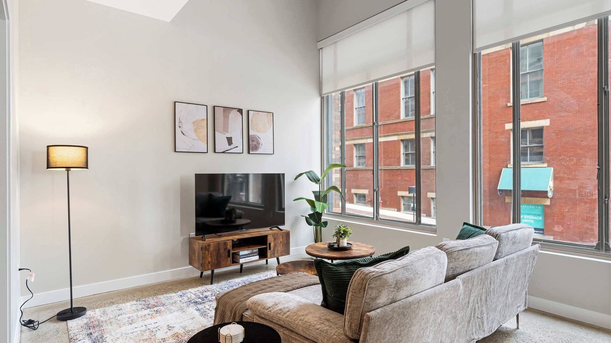 Downtown Cincinnati Apartment | Spacious 2BR CozySuites OTR Downtown #11
