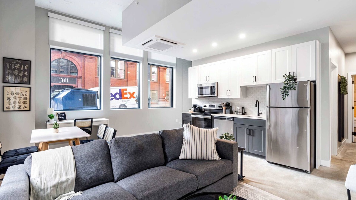 Downtown Cincinnati Apartment | Spacious 2BR CozySuites | OTR Downtown #14
