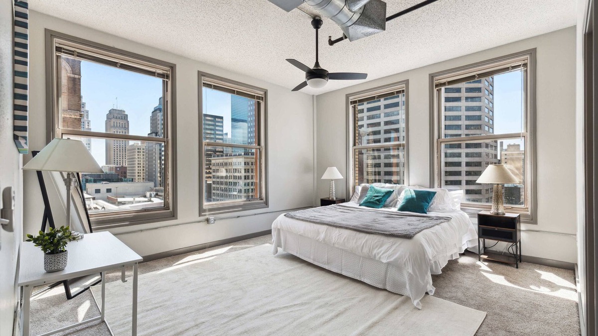 Downtown Kansas City Apartment | Spacious 2BR Downtown Retreat
