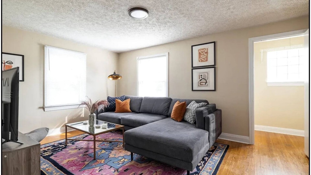 Louisville House | Spacious 2BR Home! Min to Fairgrounds and UofL!