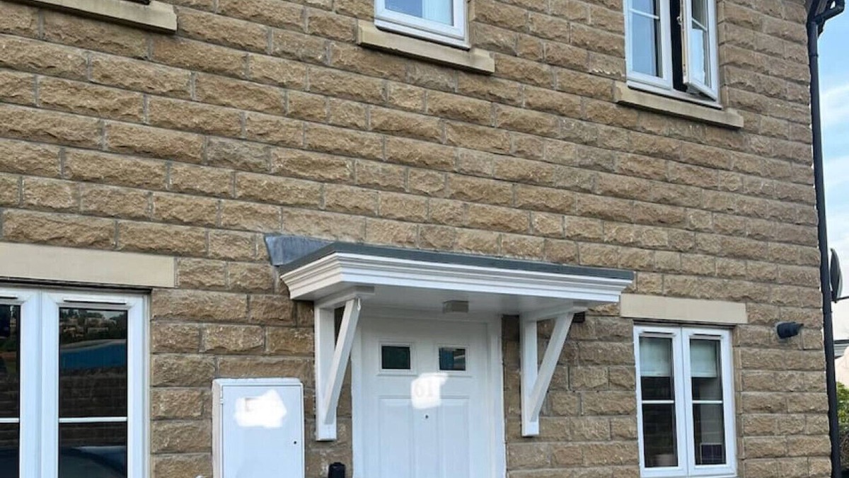 Bingley Apartment | Spacious 2BR House in Bradford