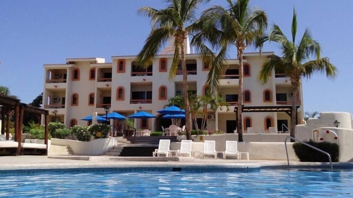 Campo de Golf Fonatur Hotel | Spacious 2BR Condo with Outdoor Pool