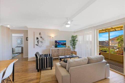 The Entrance Apartment | Spacious 2BR near The Entrance Beach - 7Min Walk!