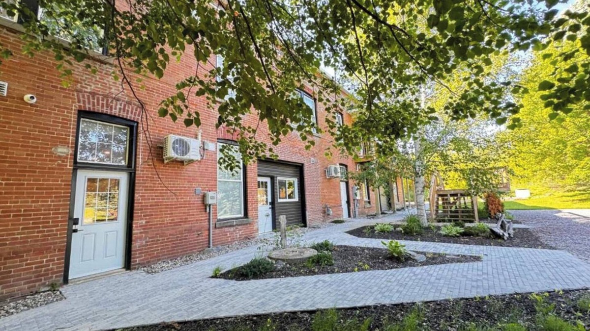Burk's Falls Apartment | Spacious 2BR Retreat in Nature