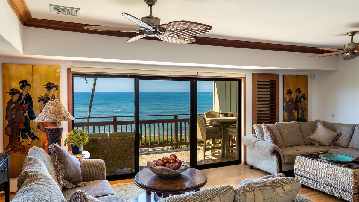 Wailua Condo | Spacious 2BR | Saltwater Pool | Walk to Restaurants | No Fees