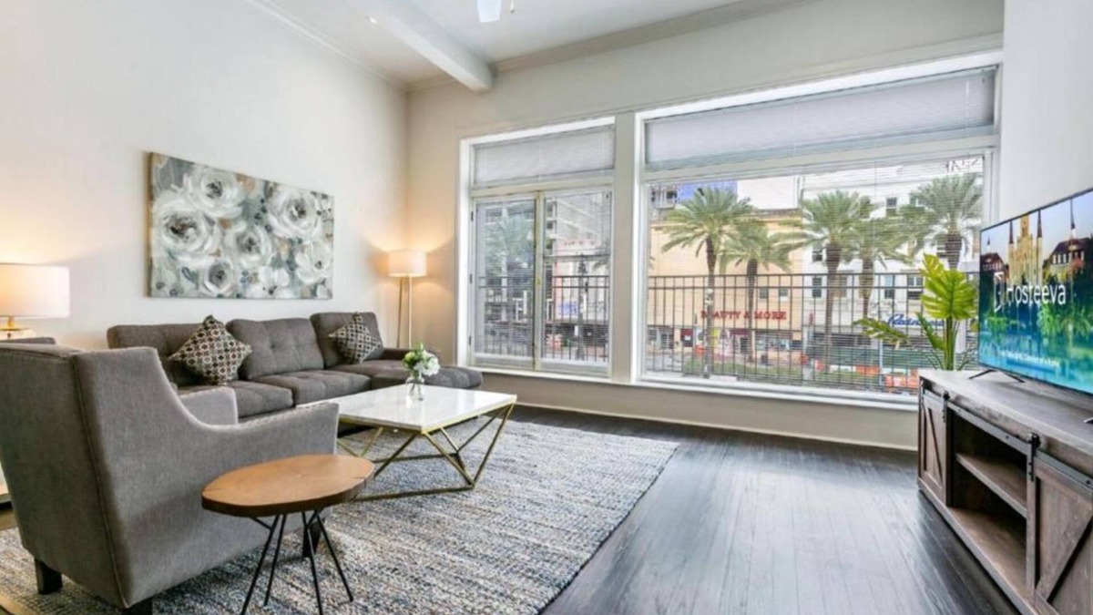 Central Business District Condo | Spacious 2BR w/Canal Views|Walk to Bourbon St