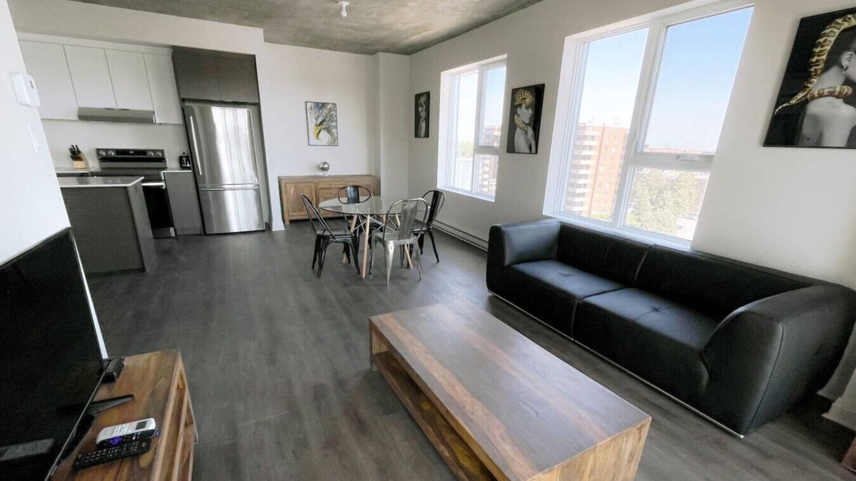 Saint-Laurent Condo | Spacious 2BR with Skyline Views, Near Place Vertu