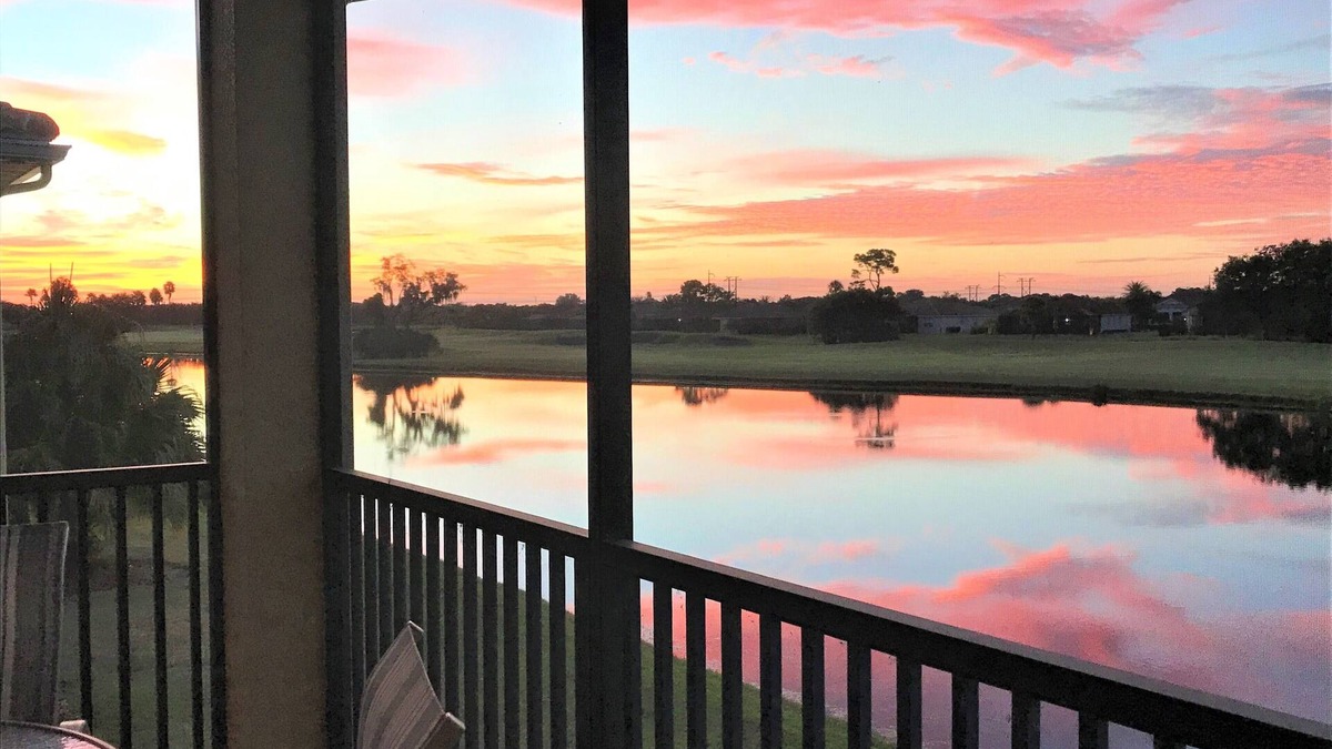 Braden River Condo | Spacious 2nd floor Condo with lake view, 3 bed/2 bath, golf incl., pets welcome.