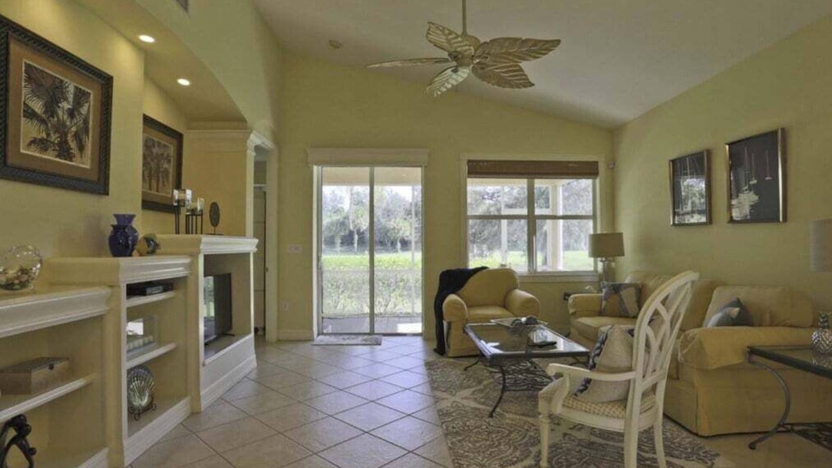 Braden River House | Spacious 3/2 home located in Tara Preserve with screened patio - Skippin Stones
