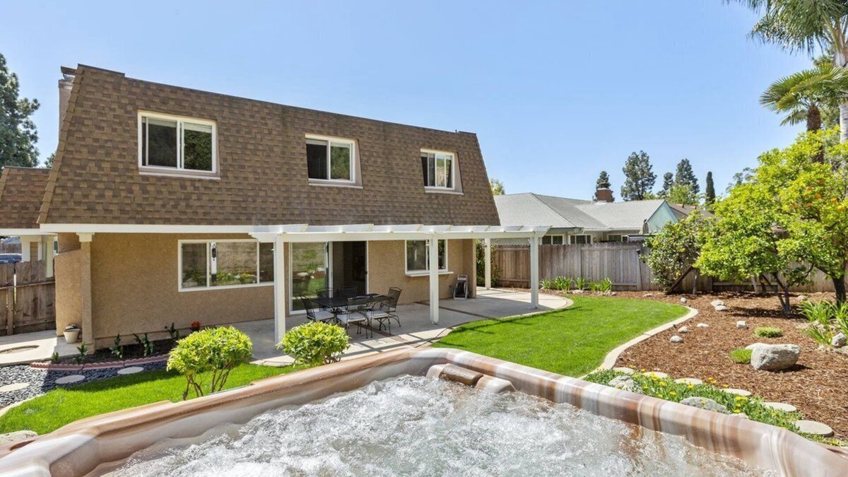Camarillo House | Spacious 3 bdrm beauty, jacuzzi, stunning backyard!