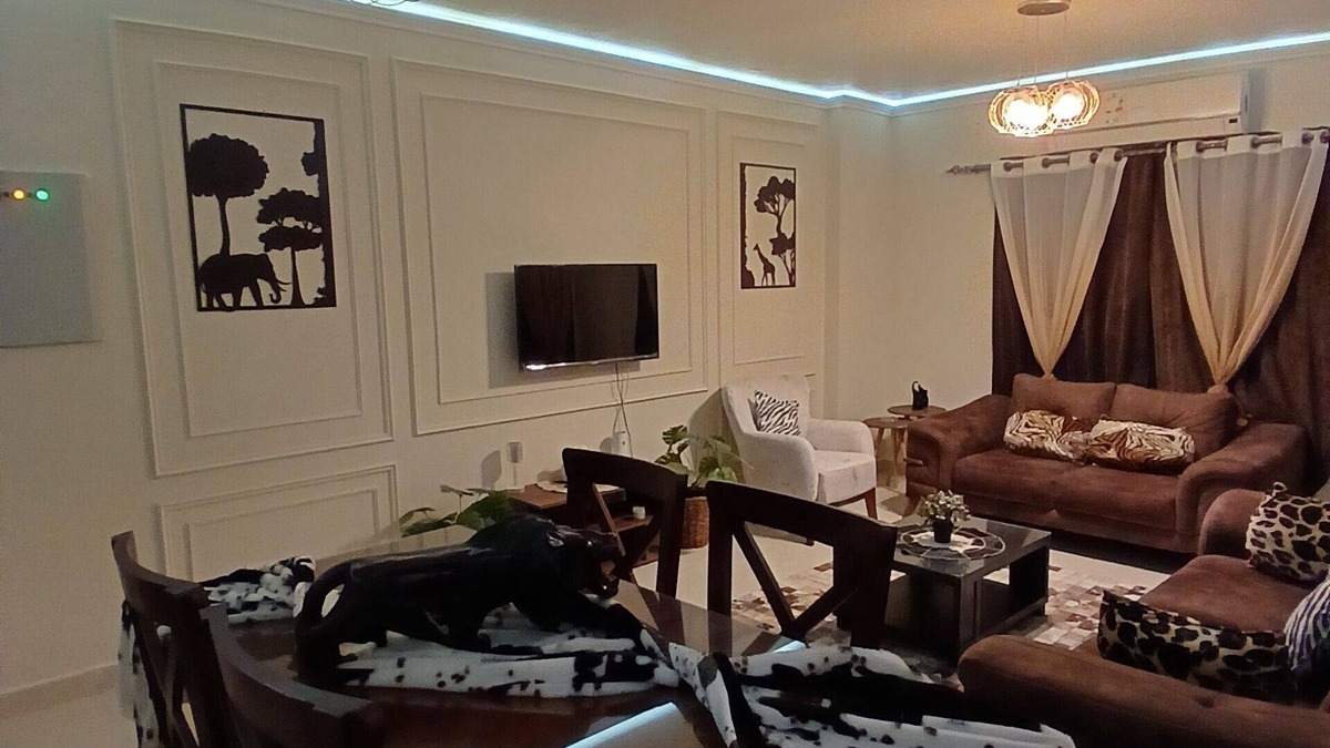 Al Rehab Apartment | Spacious 3-bedroom apartment with WiFi and AC in charming Cairo Governorate