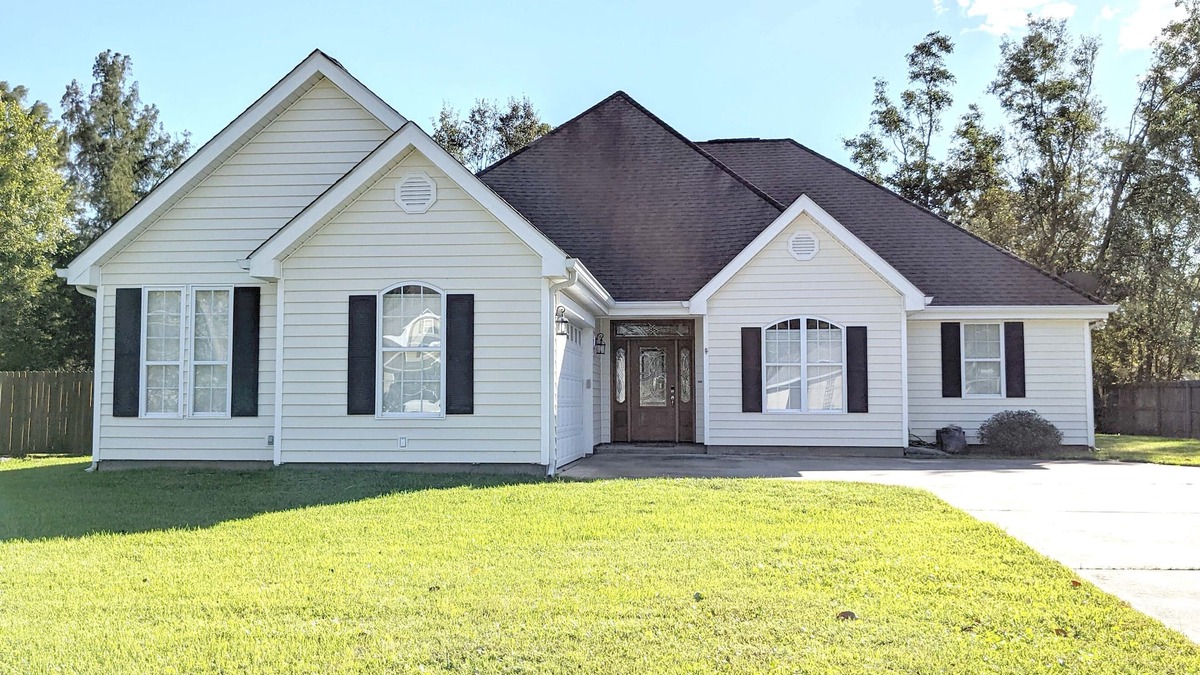 Bay St Louis House | Spacious 3 bed 2 bath. Quiet neighborhood, walk to beach, pool table.