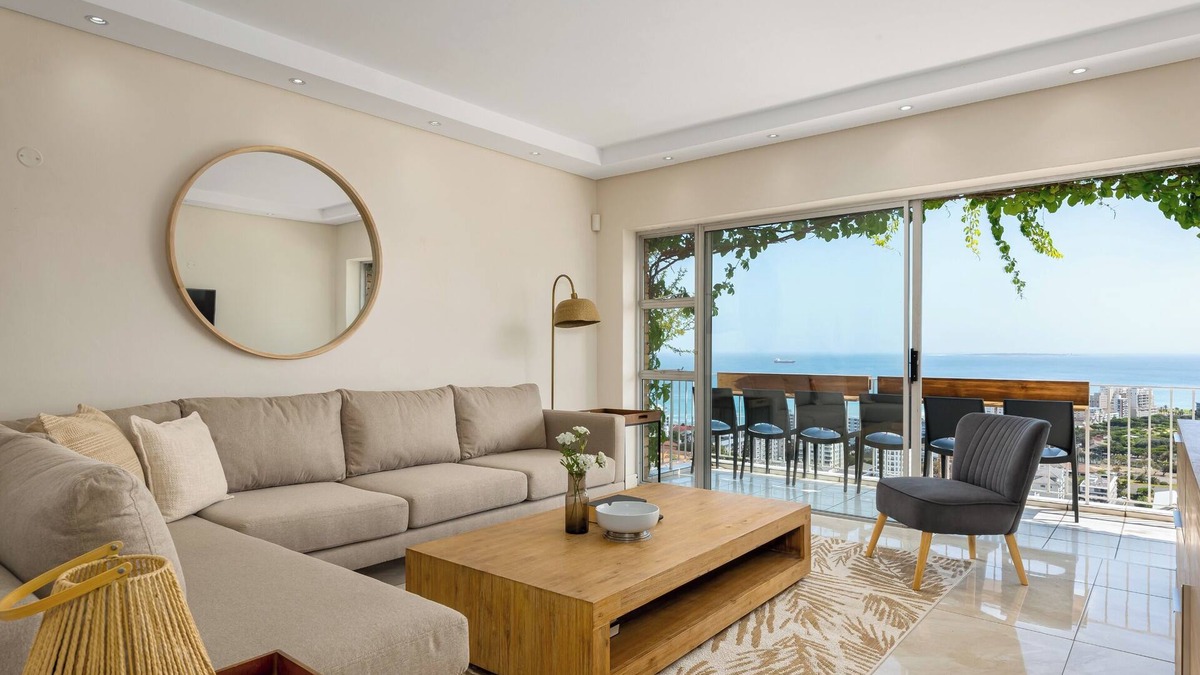 Three Anchor Bay Apartment | Spacious 3-Bed Apartment - Stunning Ocean Views