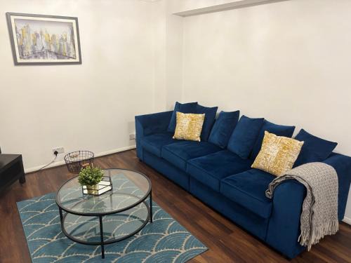 Edgbaston Apartment | Spacious 3-bed apartment close to Birmingham City with free parking with Netflix contractor stays welcome