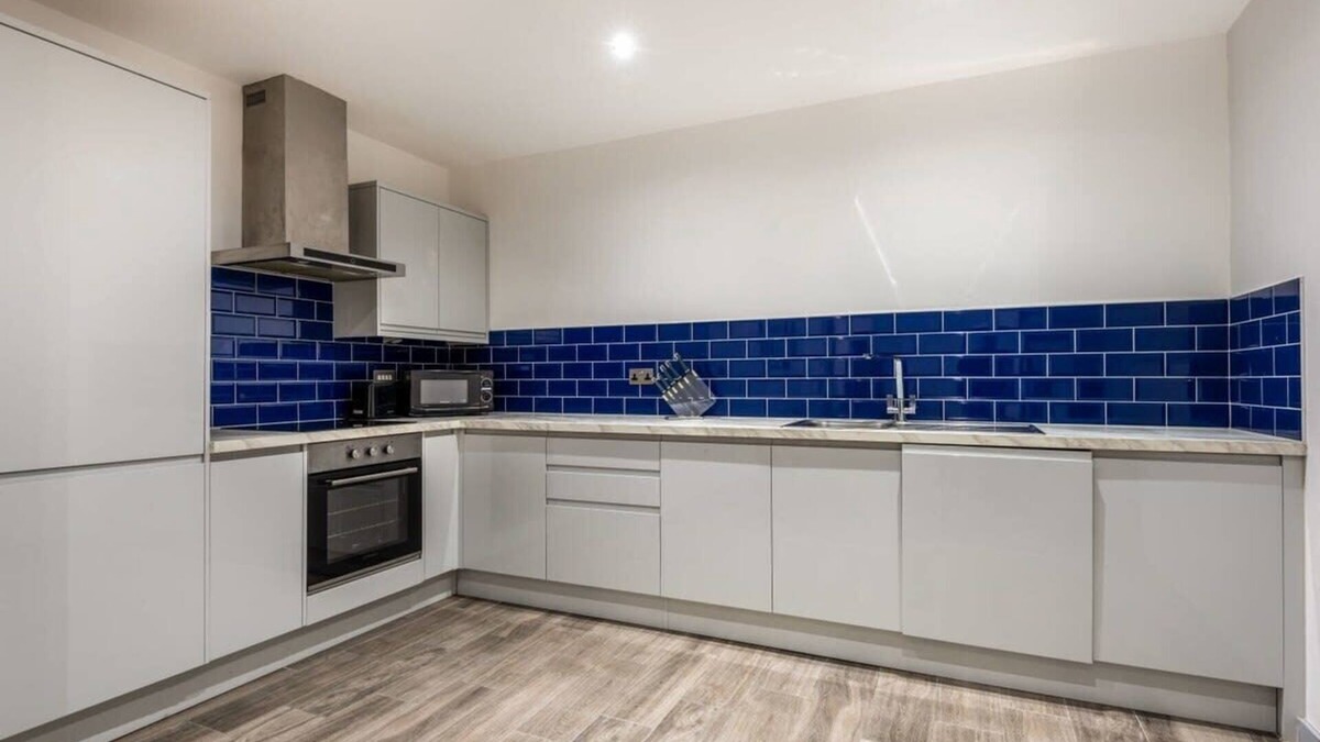 Doncaster Apartment | Spacious 3 Bed Budget Apartment in Doncaster
