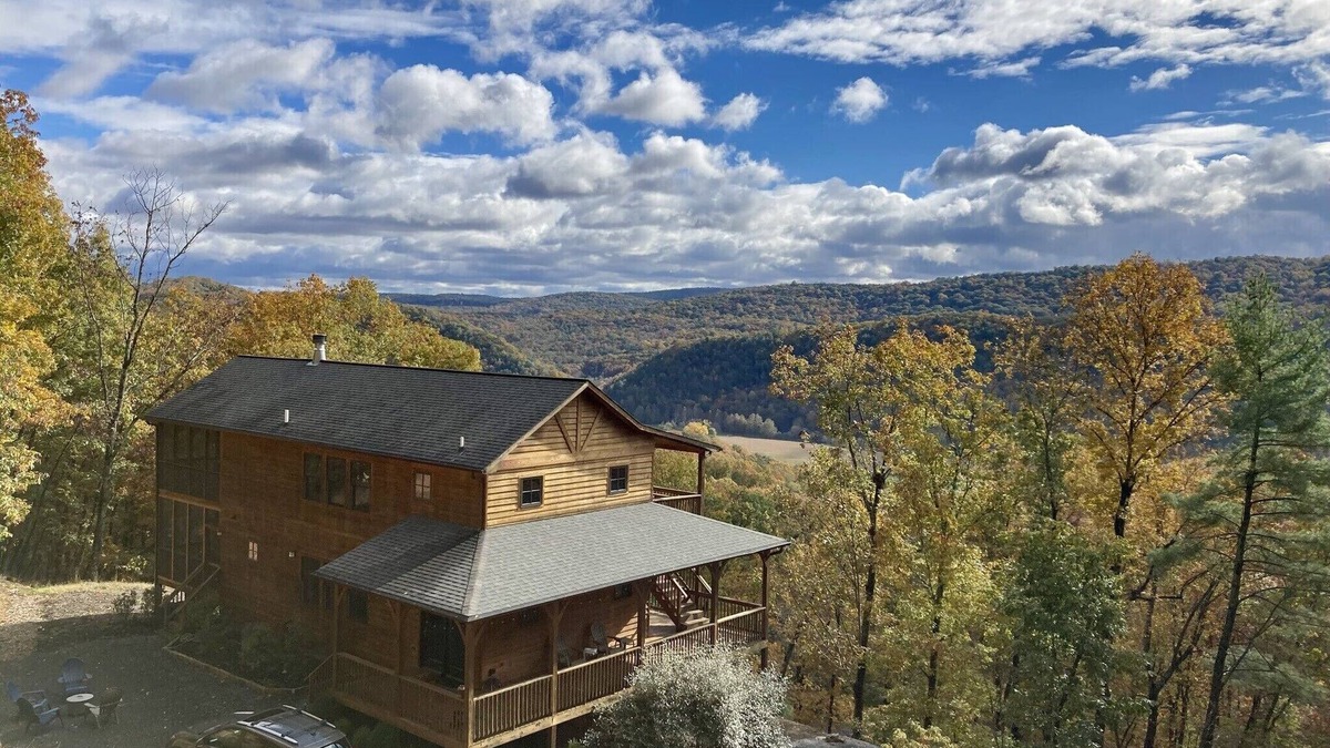 Baker House | Spacious 3 bed cabin with gorgeous valley views!