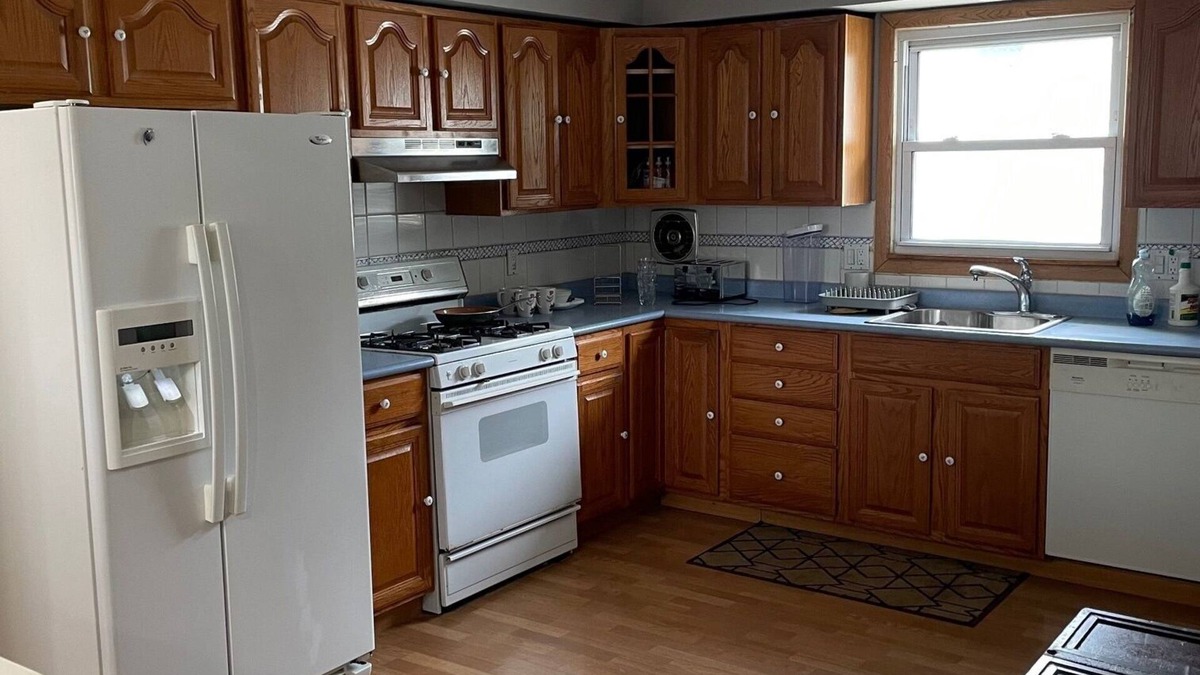 Alden Manor Apartment | Spacious 3 bed unit in the heart of Elmont. Fully renovated with new furniture.