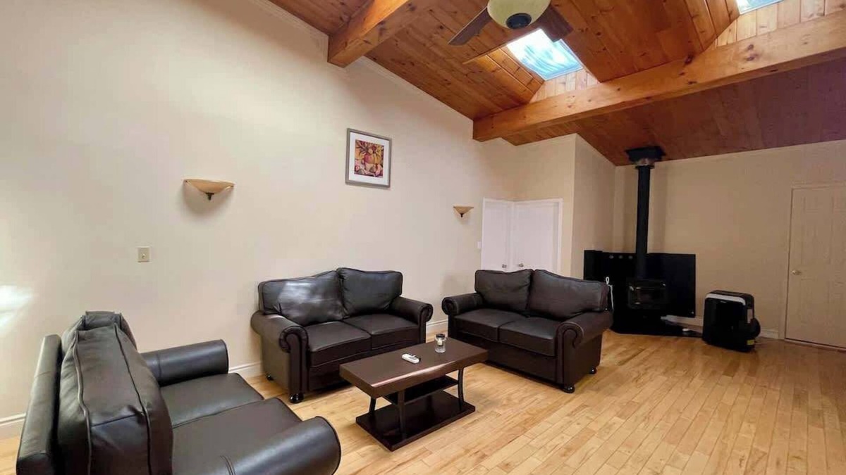 Bobcaygeon House | Spacious 3-Bedroom Main House in Bobcaygeon #12