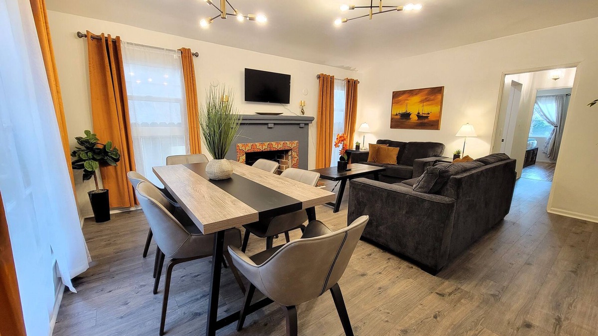 Pico - Robertson Apartment | Spacious 3 bedroom apt. Walk to markets, Game console, 10 min to Rodeo Drive!