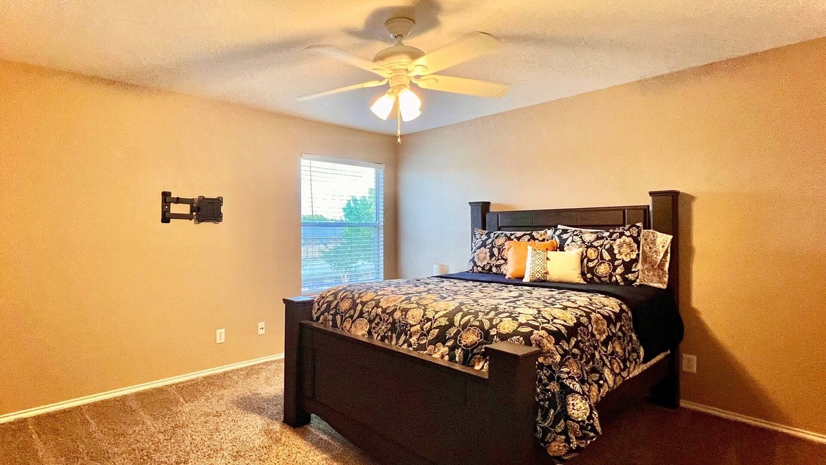 New Braunfels House | Spacious 3 Bedroom Home in quiet neighborhood