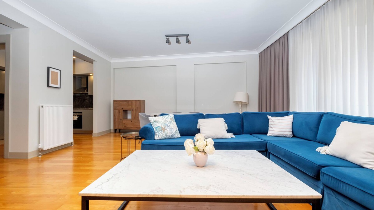Gumussuyu Mahallesi Apartment | Spacious 3-bedroom apartment with WiFi, AC in lovely Istanbul