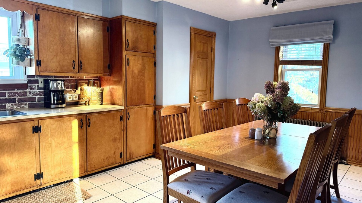 Numidia Apartment | Spacious 3-bedroom apartment with AC, WiFi in Numidia Near Knoebels & Dragstrip