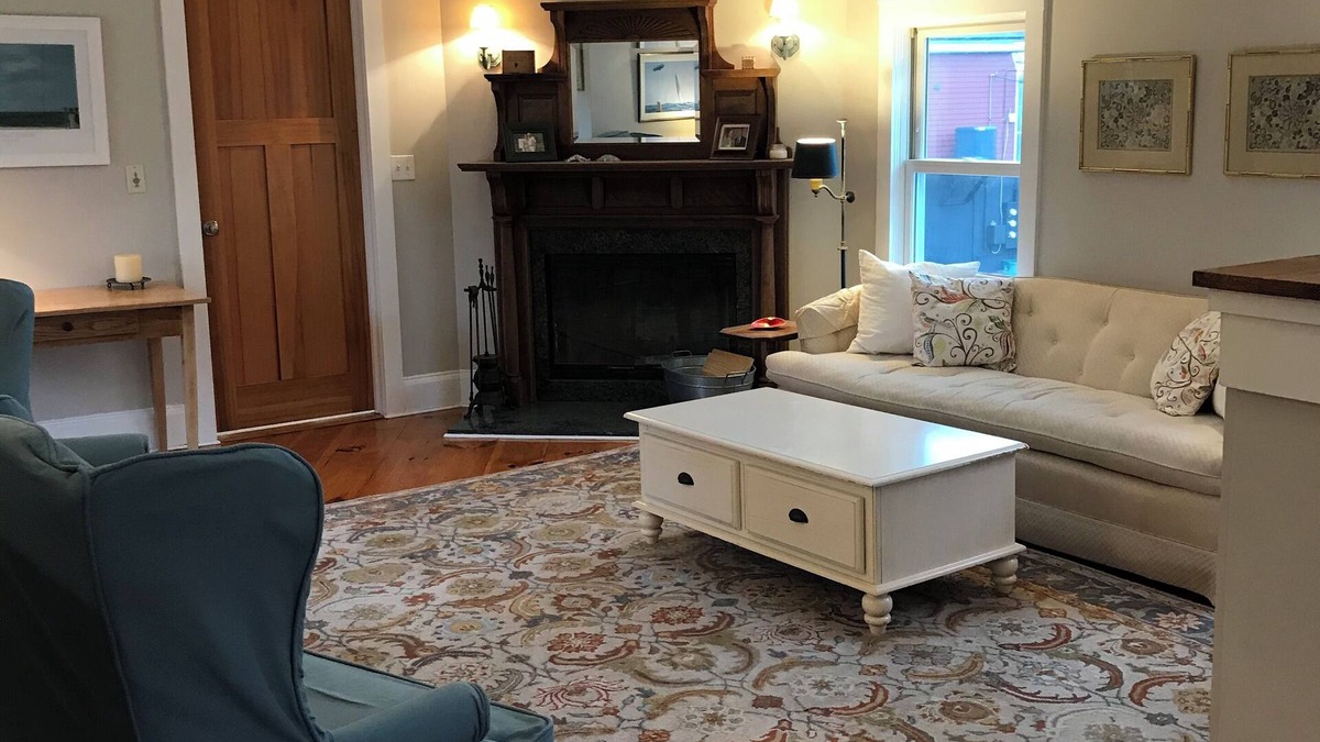 Jamestown Apartment | Spacious 3 Bedroom Apartment for Rent - In Town Location